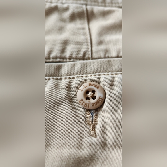 L.L. Bean Shorts Mens Size 33 Beige Standard Fit Chino Flat Front Hiking - Picture 6 of 13